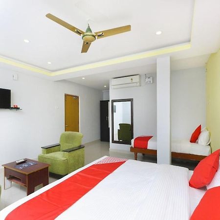 Sai Golden Rooms تيروباتي المظهر الخارجي الصورة
