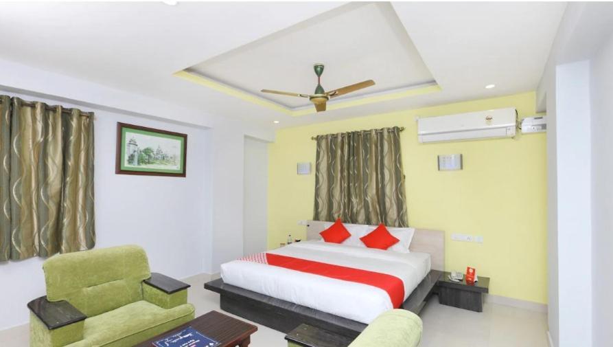 Sai Golden Rooms تيروباتي المظهر الخارجي الصورة