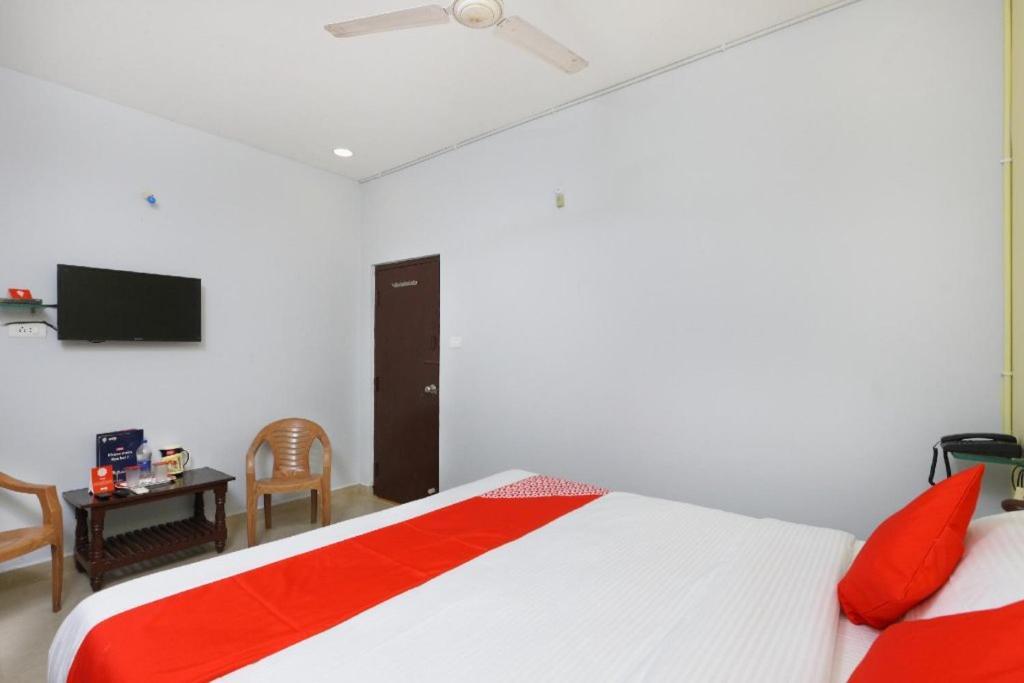 Sai Golden Rooms تيروباتي المظهر الخارجي الصورة