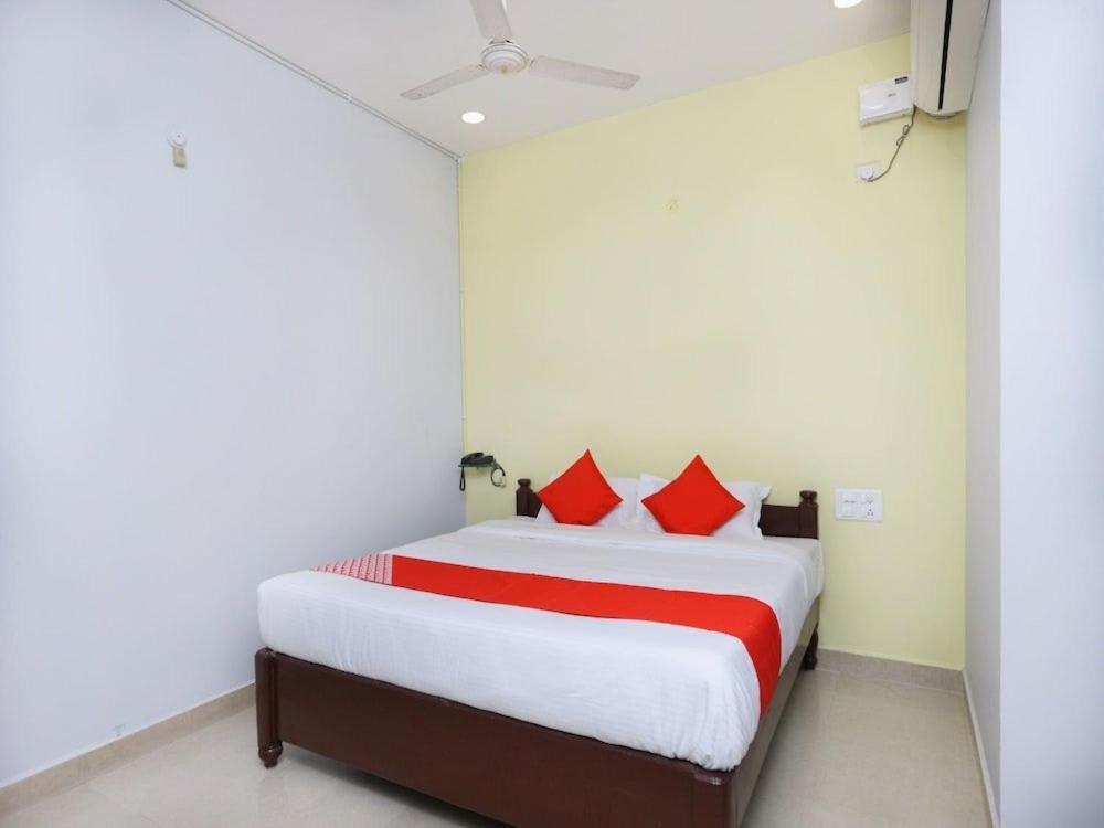 Sai Golden Rooms تيروباتي المظهر الخارجي الصورة