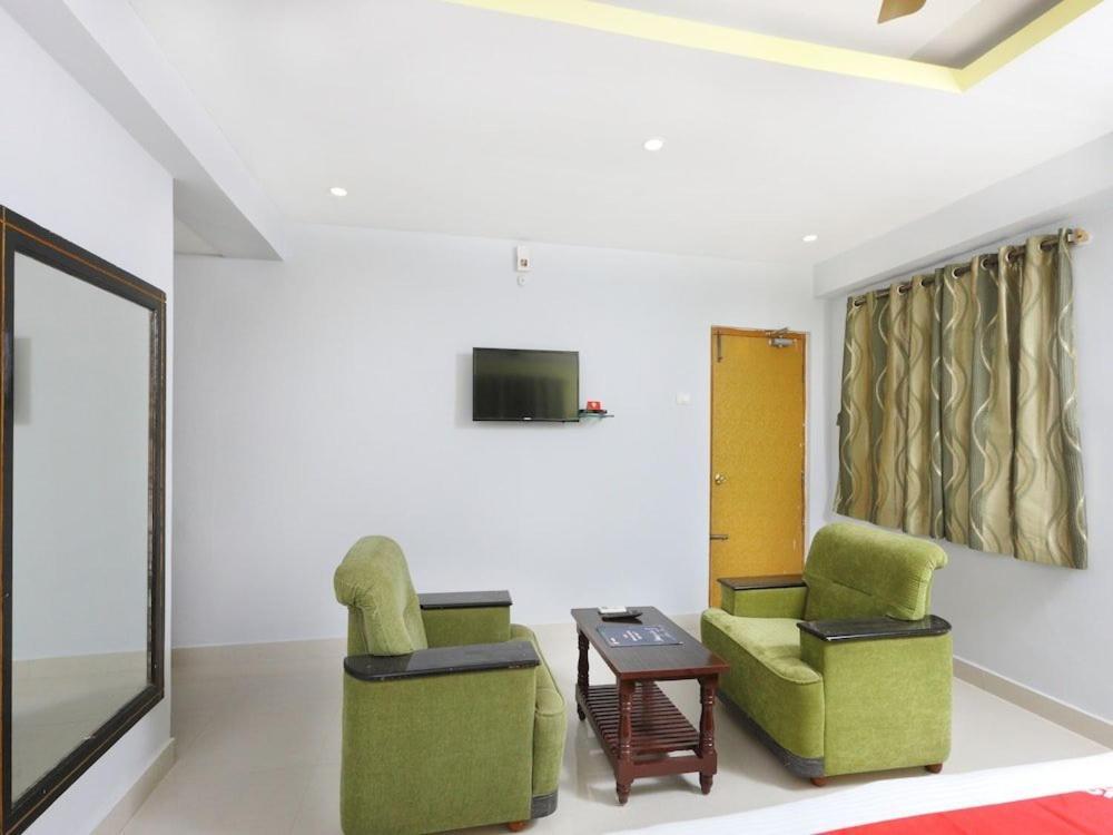 Sai Golden Rooms تيروباتي المظهر الخارجي الصورة